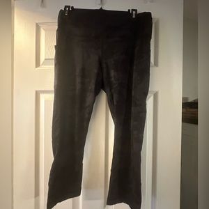 Lululemon black camouflage high rise capri pace rival leggings size 10